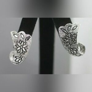 Vintage Emmons silver tone black pattern textured flower signed clip earrings